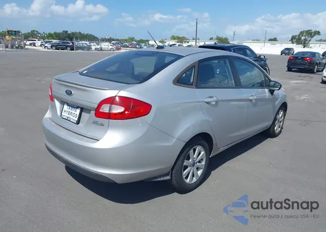 2013 Ford Fiesta Se z USA, uszkodzony, nr VIN 3FADP4BJ7DM174859